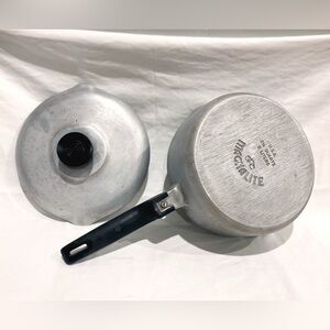 a vintage Wagner Ware Magnalite aluminum 2qt saucepan set